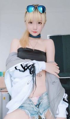 欧美酒红色裤子街拍_剧情片韩国电影在线观看