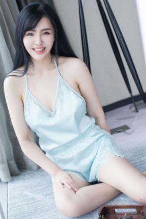 娇妻在厨房里被朋友c欺辱_DVD高清视频播放