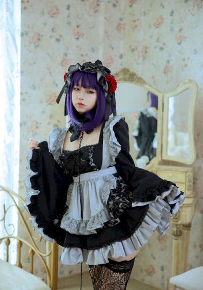 日韩系列的衣服_4K完整在线观看